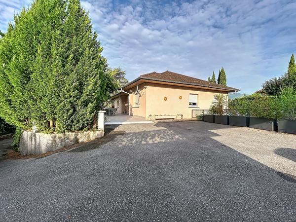 Villa familiale vue lac 7 pièces de 216 m² avec appartement indépendant et piscine à Aix-les-Bains
