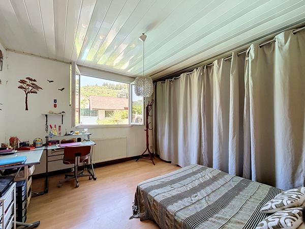Villa familiale vue lac 7 pièces de 216 m² avec appartement indépendant et piscine à Aix-les-Bains
