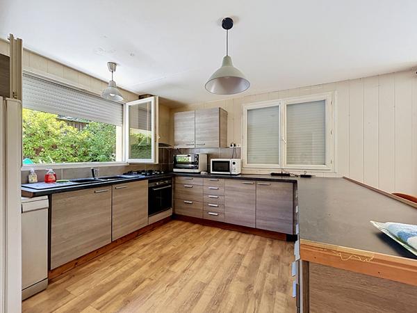 Villa familiale vue lac 7 pièces de 216 m² avec appartement indépendant et piscine à Aix-les-Bains