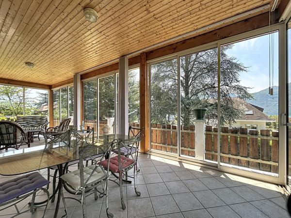 Villa familiale vue lac 7 pièces de 216 m² avec appartement indépendant et piscine à Aix-les-Bains