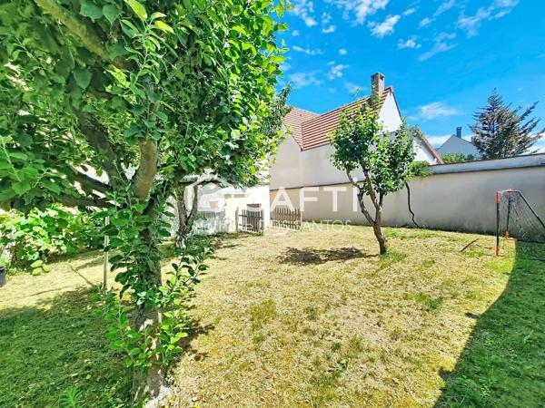 Maison familiale - beaux volumes - Combles aménageables et sous sol total
