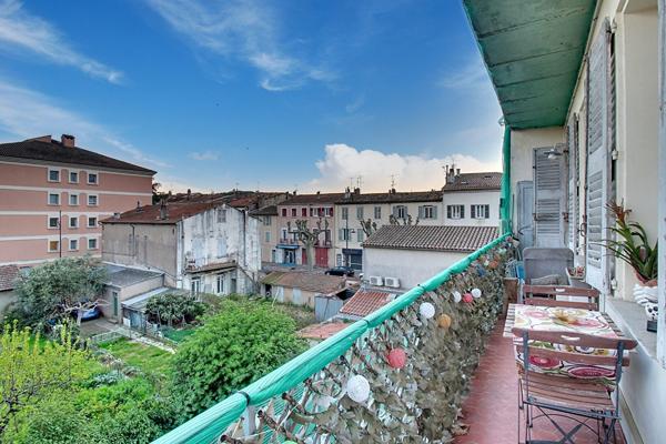 A VENDRE EN EXCLUSIVITÉ DRAGUIGNAN SUPERBE APPARTEMENT T3 SPACIEUX de 100 m² en centre ville