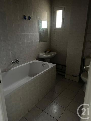 Immeuble à vendre  602 m2 ST LAURENT DE LA SALANQUE - 66