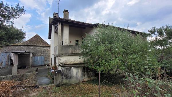Véritable béarnaise avec 6 chambres sur Terrain clôturé de 5000m2