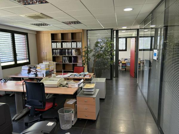 BUREAUX à VENDRE de 196 m²