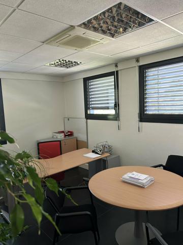 BUREAUX à VENDRE de 196 m²