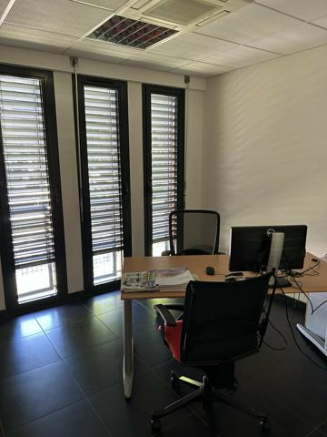 BUREAUX à VENDRE de 196 m²