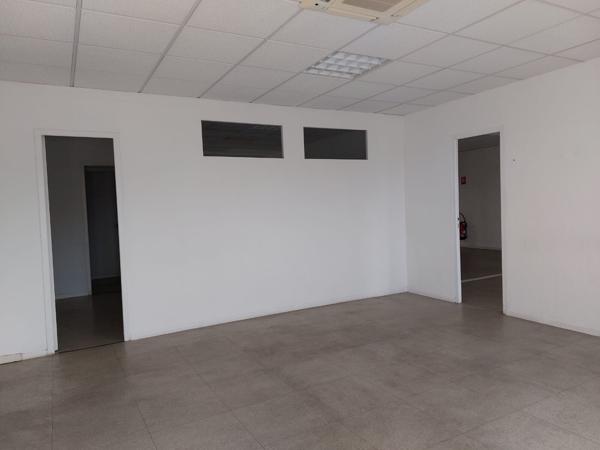 Bureaux à louer avec parking à proximité de l'Avenue 83 - La Valette du Var