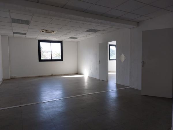 Bureaux à louer avec parking à proximité de l'Avenue 83 - La Valette du Var