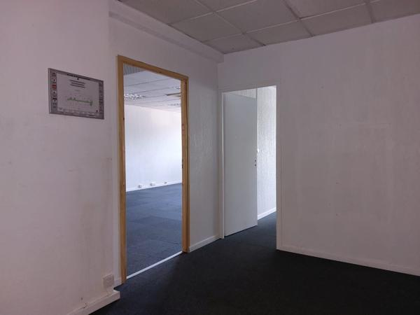 Bureaux à louer avec parking à proximité de l'Avenue 83 - La Valette du Var