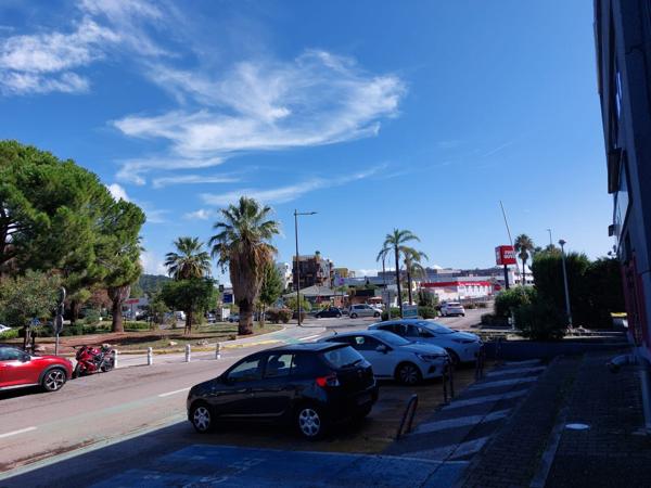 Bureaux à louer avec parking à proximité de l'Avenue 83 - La Valette du Var