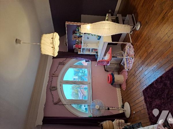 Maison de Charme  : salon, cuisine, SAM, entrée, dressing, WC+lavabo, 6 chambres, bureau
Dépendance