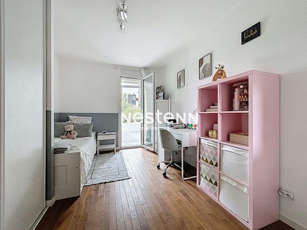 ISSY LES MOULINEAUX - QUARTIER FORT D'ISSY - Appartement 4 pièces avec 3 chambres et une terrasse