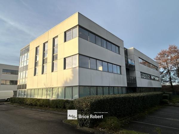 Bureaux à louer à Dardilly dans immeuble de standing avec parking