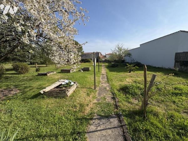 NIORT QUARTIER SOUCHE, pavillon sur sous-sol de 174 m² 