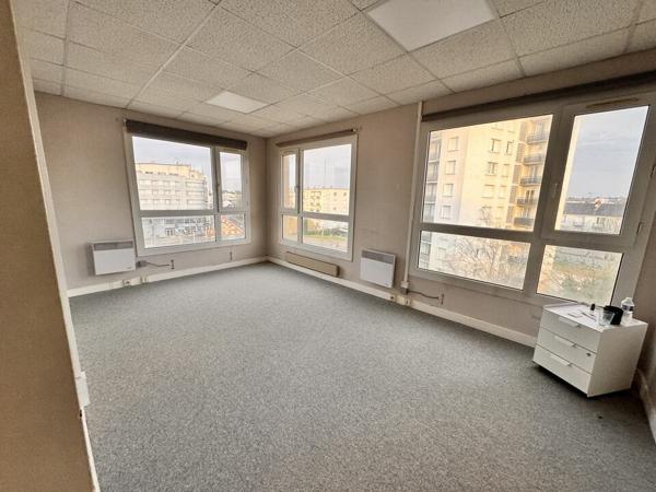 SAINT-PIERRE-DES-CORPS GARE TGV BUREAUX A LOUER DE 107 M²