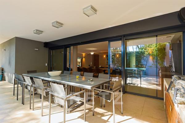 Villa d'architecte d'exception dans un cadre enchanteur