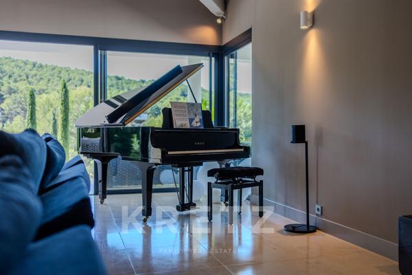 Villa d'architecte d'exception dans un cadre enchanteur