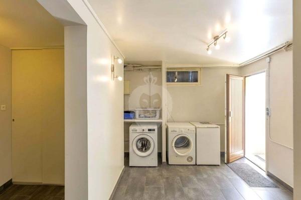 Maison
                                                                                                                                                                                                                                                                                                                        6 pièce(s)                                                                                                                                                                                                          4 chambre(s)                                                                                                                                                                                                          171  m²