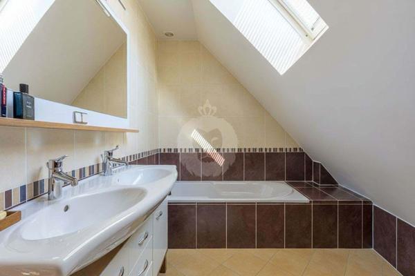 Maison
                                                                                                                                                                                                                                                                                                                        6 pièce(s)                                                                                                                                                                                                          4 chambre(s)                                                                                                                                                                                                          171  m²
