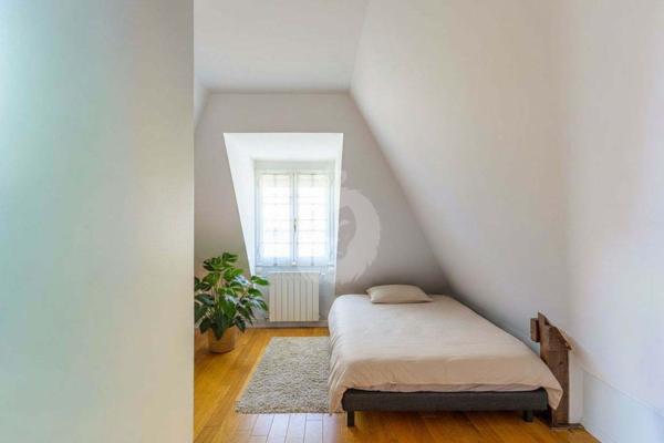 Maison
                                                                                                                                                                                                                                                                                                                        6 pièce(s)                                                                                                                                                                                                          4 chambre(s)                                                                                                                                                                                                          171  m²