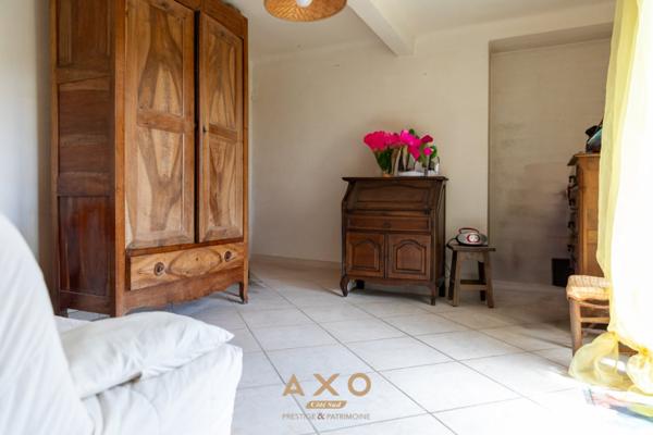 LE BRUSQUET  MAISON 160 M² HABITABLE + ANCIEN MOULIN 350 M² À RÉNOVER  TERRAIN 2237 M²  GARAGE  468 000 