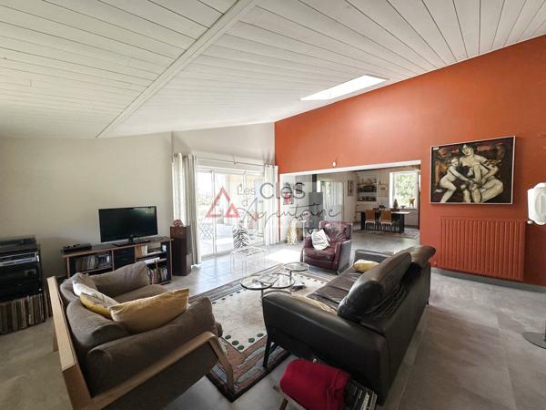 Maison 6 pièce(s) 5 chambre(s) 223 m²