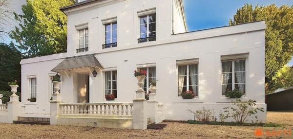 LISIEUX BELLE DEMEURE 179 m2 PROCHE CENTRE VILLE