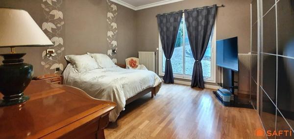 LISIEUX BELLE DEMEURE 179 m2 PROCHE CENTRE VILLE