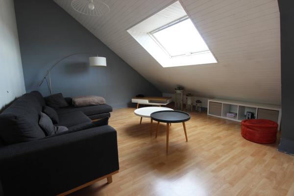 UN LUMINEUX APPARTEMENT, MEUBLÉ, DE TYPE 3. -
