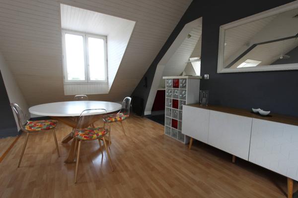 UN LUMINEUX APPARTEMENT, MEUBLÉ, DE TYPE 3. -