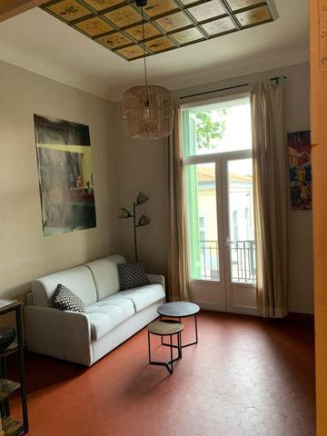Centre Aix – T2 avec balcon dans petit immeuble de charme : une opportunité rare !