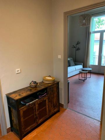 Centre Aix – T2 avec balcon dans petit immeuble de charme : une opportunité rare !