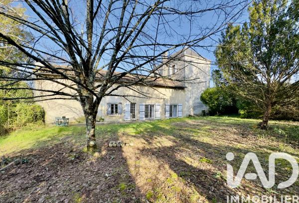 Maison à vendre 8 pièces 227 m² Barbezieux-Saint-Hilaire