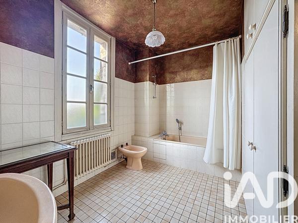 Maison à vendre 8 pièces 227 m² Barbezieux-Saint-Hilaire