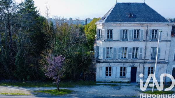 Maison à vendre 8 pièces 227 m² Barbezieux-Saint-Hilaire