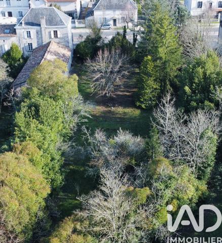 Maison à vendre 8 pièces 227 m² Barbezieux-Saint-Hilaire