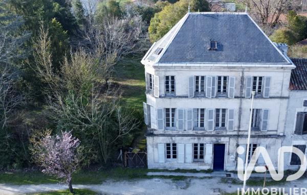 Maison à vendre 8 pièces 227 m² Barbezieux-Saint-Hilaire