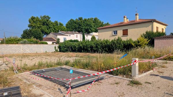 Terrain à bâtir de 408,00 m² à PELISSANNE (13)