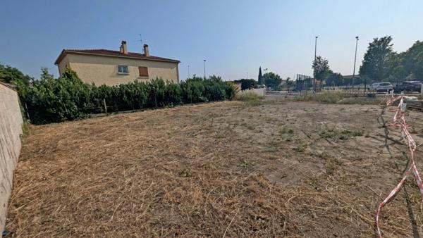 Terrain à bâtir de 408,00 m² à PELISSANNE (13)