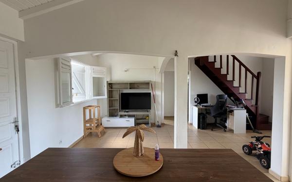 Maison à louer    3 pièces •  Le Gosier
