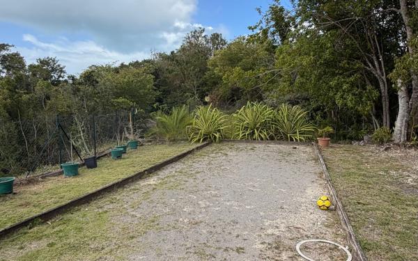 Maison à louer    3 pièces •  Le Gosier