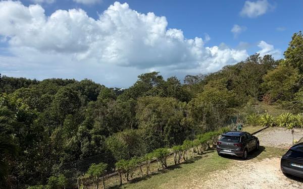 Maison à louer    3 pièces •  Le Gosier
