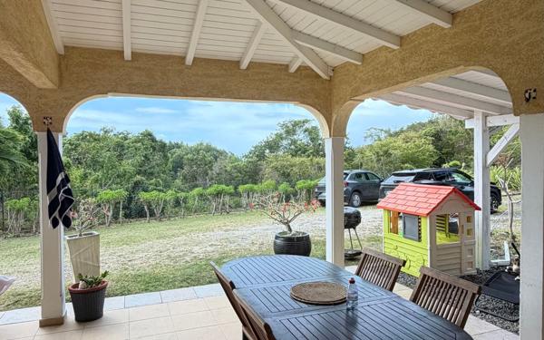 Maison à louer    3 pièces •  Le Gosier