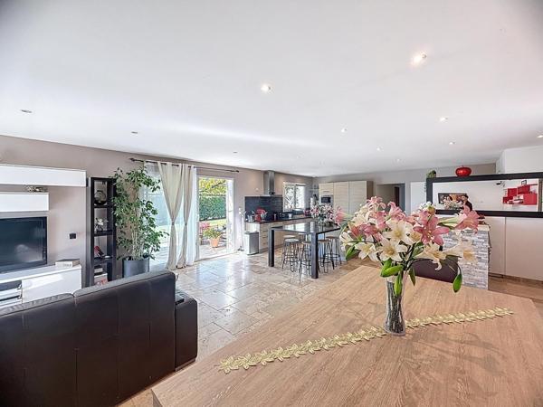 À vendre – Superbe maison familiale de 114 m² avec piscine et prestations haut de gamme