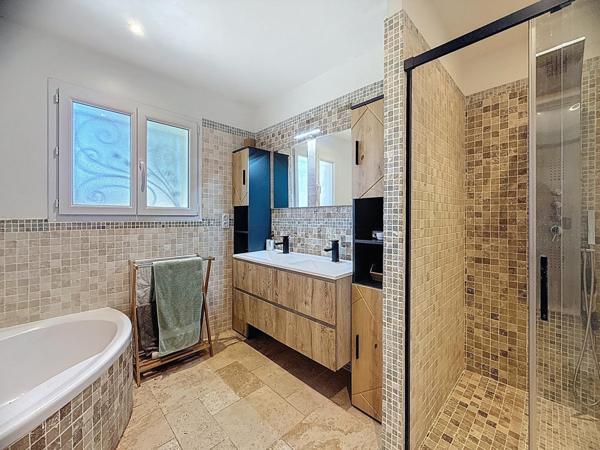 À vendre – Superbe maison familiale de 114 m² avec piscine et prestations haut de gamme