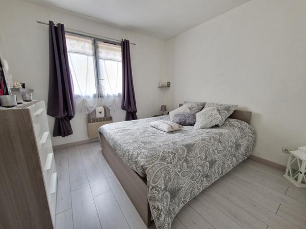 3ch et 1 bureau double garage + étang