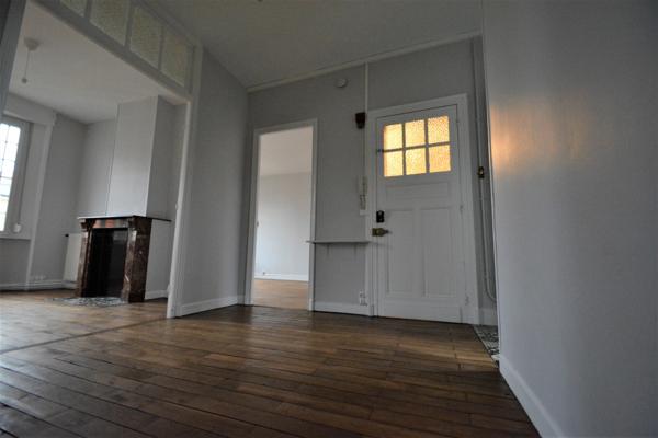Dpt Nord (59), à louer CAMBRAI appartement T3 de 77 m² - Loyer 570 €