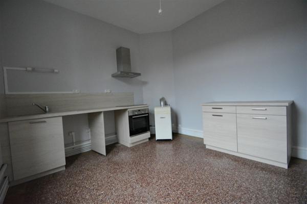 Dpt Nord (59), à louer CAMBRAI appartement T3 de 77 m² - Loyer 570 €