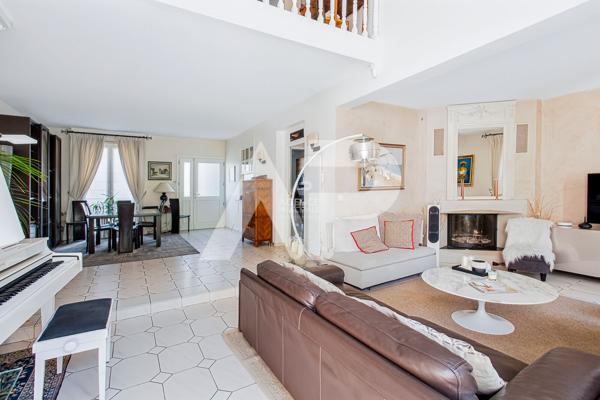 CHAVILLE, limite Parc Fourchon - Le Haras - Au calme d'une impasse lumineuse maison. 1 090 000 € **  - Référence  745-C